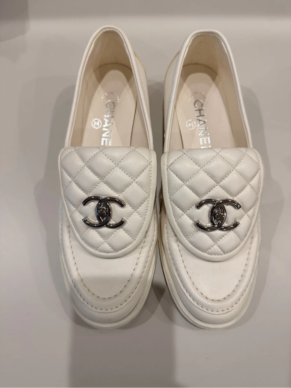 CHANEL White turnlock Leather Loafers 38